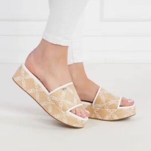 Michael Kors Ember Almond Toe Logo Chain Raffia Wedge Sandals Size 9